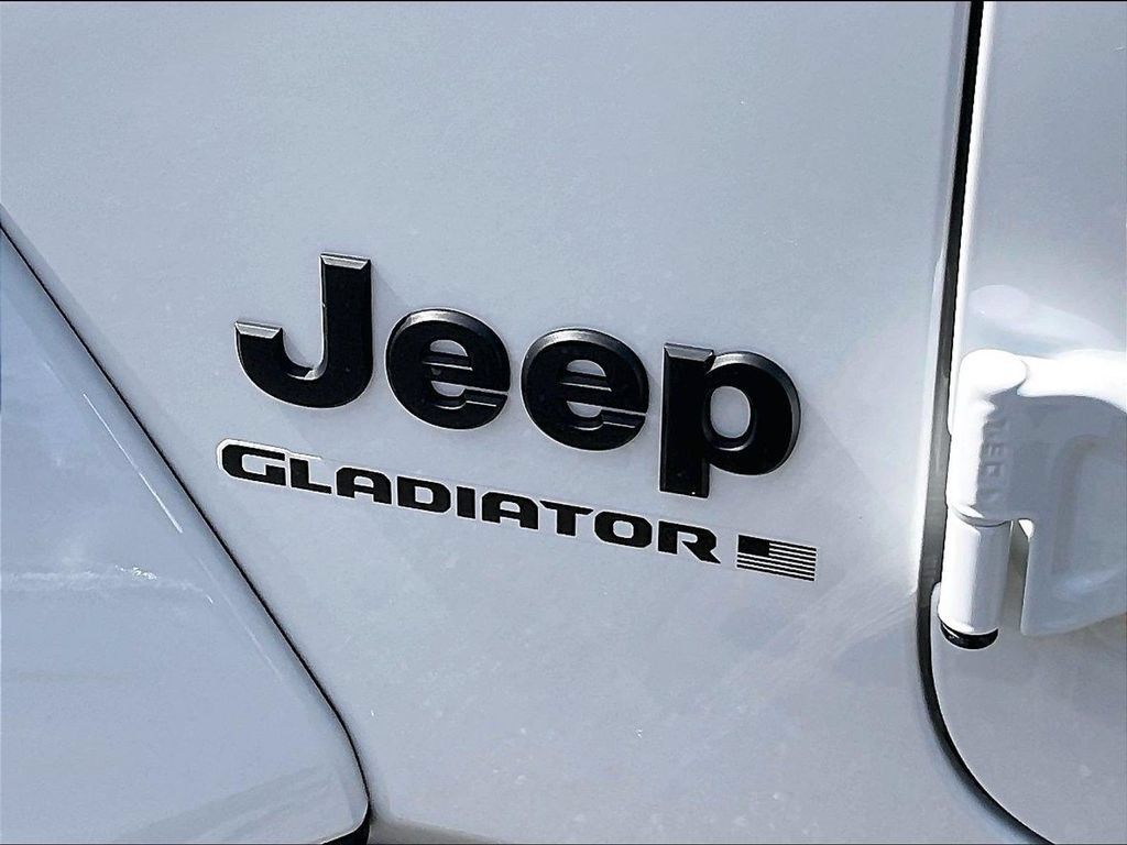 Used 2025 Jeep Gladiator Sport AWD/4WD image 29