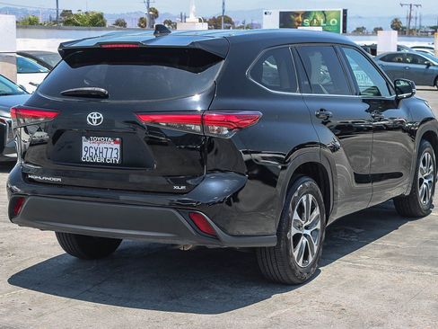 Used 2021 Toyota Highlander XLE FWD image 9
