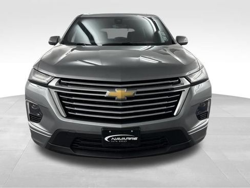 Used 2023 Chevrolet Traverse Premier FWD image 2