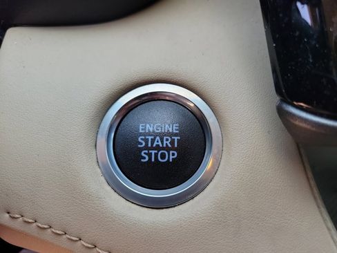 Used 2021 Toyota Highlander XLE image 16