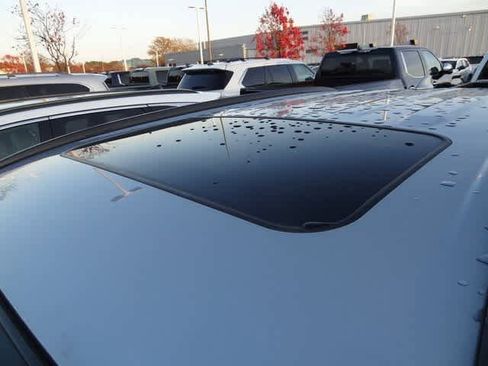 Used 2023 Toyota RAV4 Limited image 17