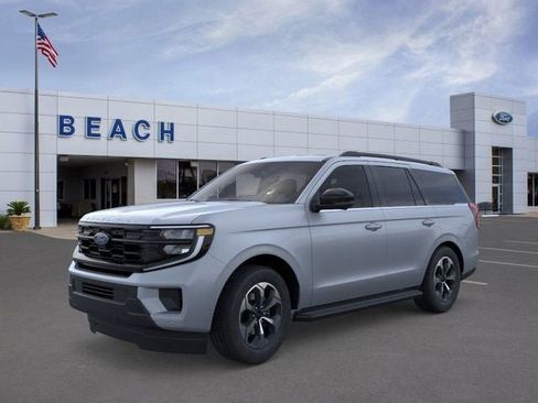 New 2026 Ford Expedition Active image 2
