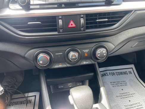 Used 2022 Kia Forte LXS w/ LXS Technology Package FWD image 19