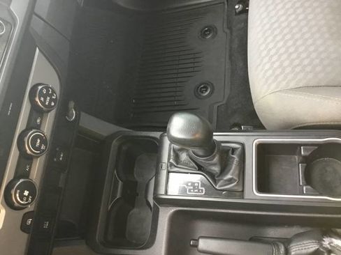 Used 2022 Toyota Tacoma SR RWD image 18