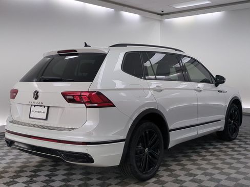 Used 2022 Volkswagen Tiguan SE R-Line FWD image 9