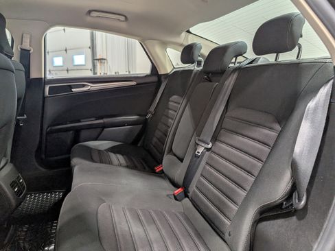 Used 2019 Ford Fusion SE FWD image 15