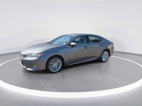 Used 2014 Lexus ES 350 w/ Luxury Package FWD image 4