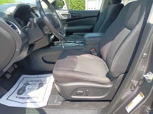 Used 2019 Nissan Pathfinder SV AWD/4WD image 14