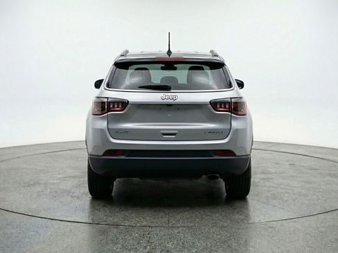 Used 2025 Jeep Compass Limited image 7