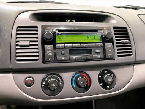 Used 2004 Toyota Camry LE FWD image 25