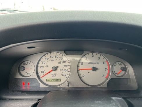 Used 2001 Nissan Frontier SE image 11