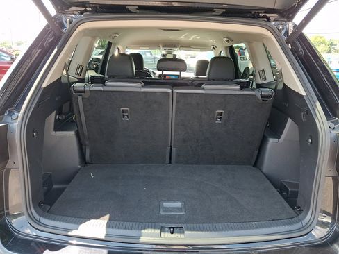 Used 2025 Volkswagen Atlas SE AWD/4WD image 18