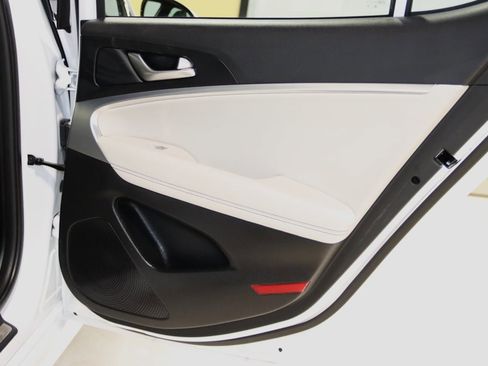 Used 2024 Genesis G70 2.5T image 57