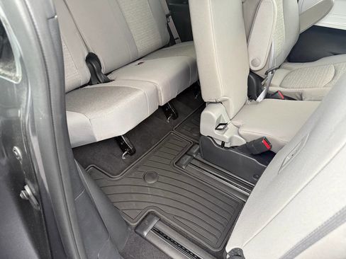 Used 2025 Toyota Sienna LE image 7