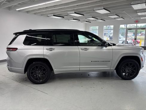 Used 2025 Jeep Grand Cherokee L Summit AWD/4WD image 14
