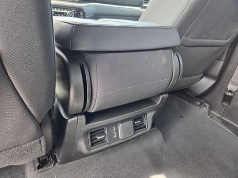 Used 2025 Chevrolet Silverado 2500 LT w/ Convenience Package AWD/4WD image 9