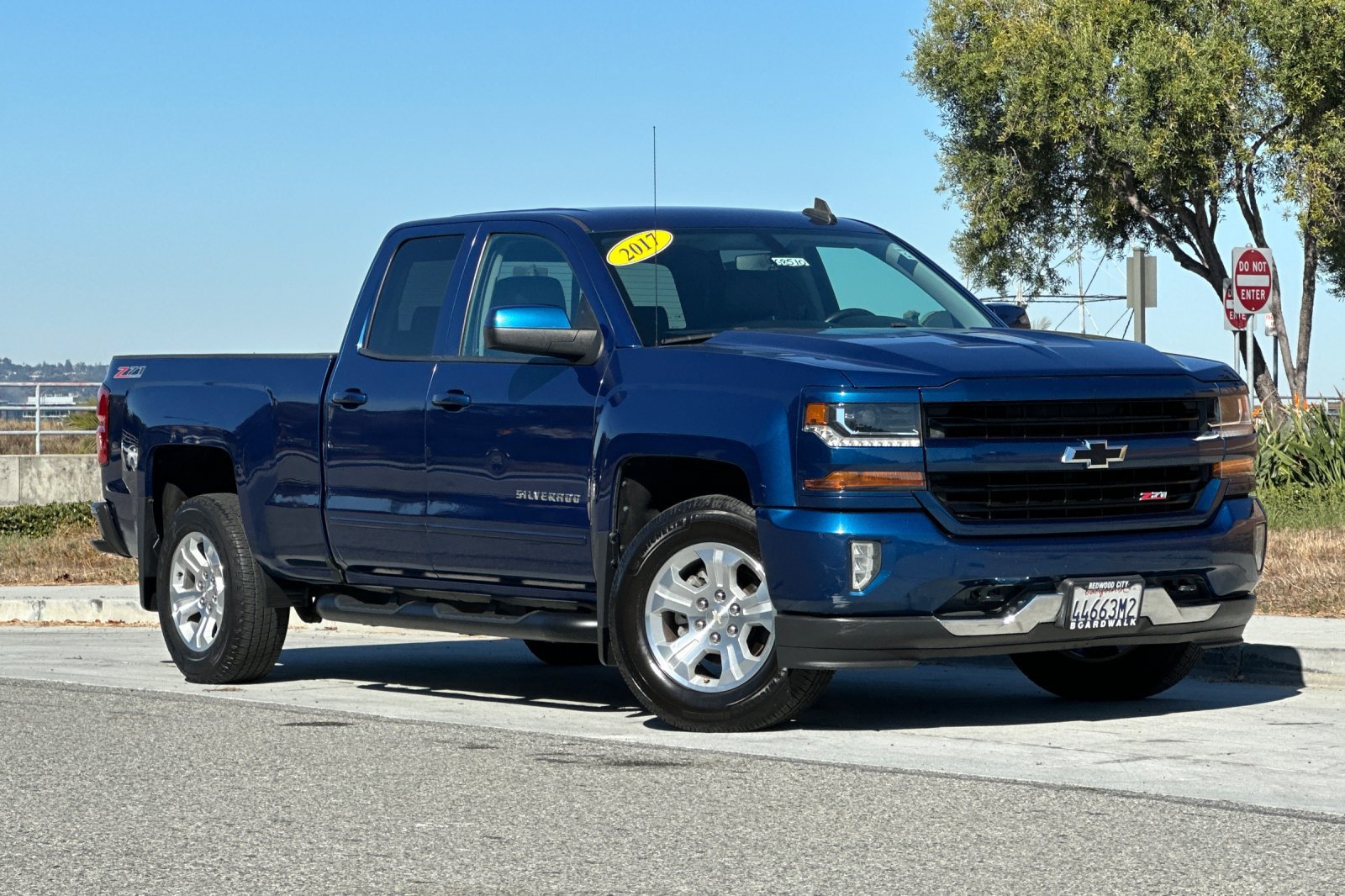 Used 2017 Chevrolet Silverado 1500 LT w/ All Star Edition AWD/4WD image 2