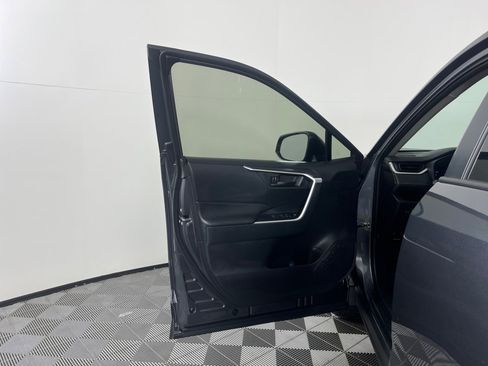 Certified 2025 Toyota RAV4 LE image 31