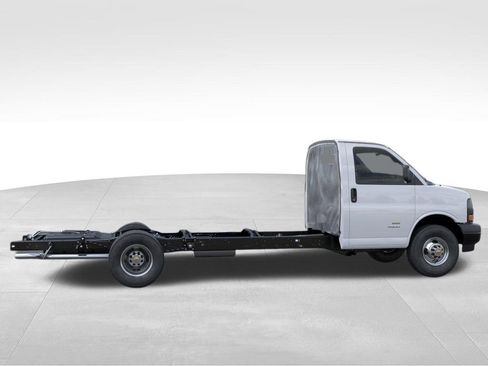 New 2025 Chevrolet Express 4500 w/ Power Convenience Package RWD image 8
