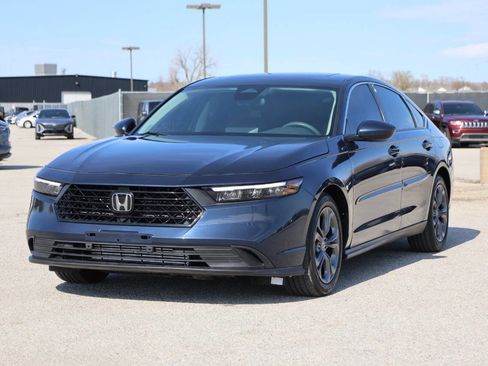 Used 2023 Honda Accord EX image 6