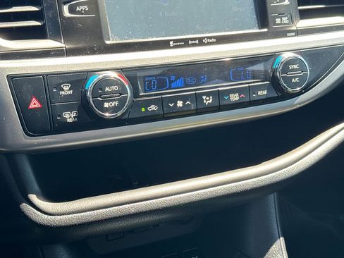 Used 2019 Toyota Highlander SE AWD/4WD image 26