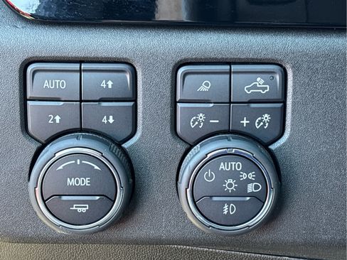 Used 2024 Chevrolet Silverado 2500 ZR2 w/ Technology Package AWD/4WD image 26