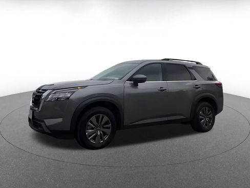 Used 2025 Nissan Pathfinder SV FWD image 8