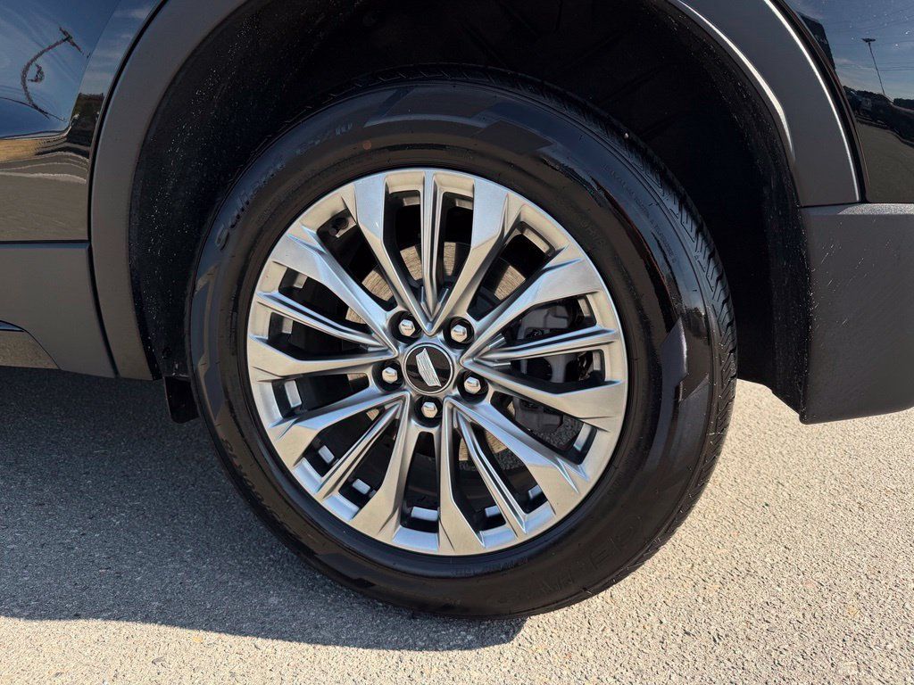 Used 2025 Cadillac XT4 Premium Luxury FWD image 36