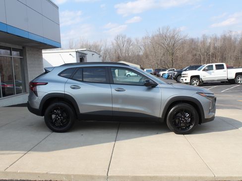 New 2026 Chevrolet Trax LT image 3