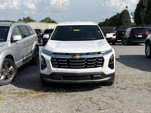 Used 2026 Chevrolet Equinox LT AWD/4WD image 2