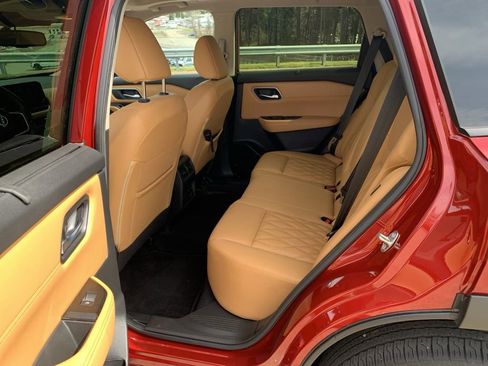 Used 2023 Nissan Rogue Platinum w/ Platinum Premium Package image 8