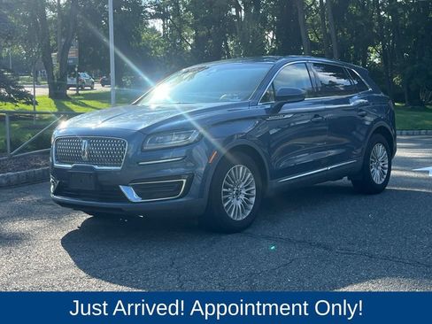Used 2019 Lincoln Nautilus Premier AWD/4WD image 3