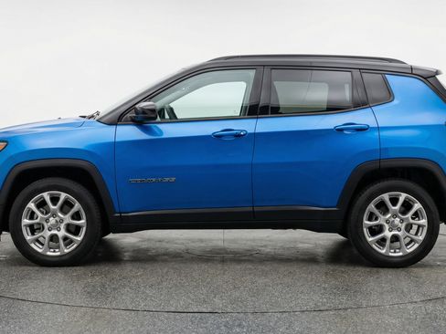 Used 2025 Jeep Compass Limited image 5