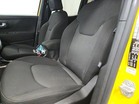 Used 2017 Jeep Renegade Latitude w/ Popular Equipment Group image 27