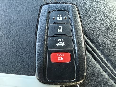 Used 2021 Toyota Avalon XSE image 49