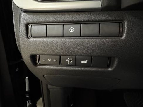 Used 2025 Nissan Rogue SV FWD image 10