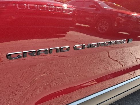 Certified 2023 Jeep Grand Cherokee Altitude AWD/4WD image 30