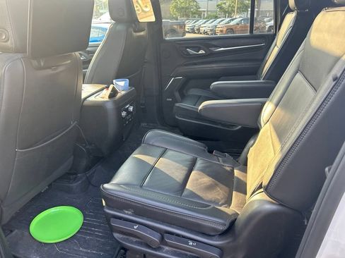 Used 2023 GMC Yukon XL Denali w/ Advanced Technology Package AWD/4WD image 8