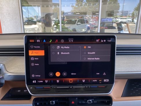 Used 2025 Volkswagen ID. Buzz 1st Edition image 26