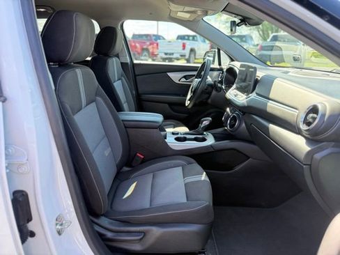 Used 2025 Chevrolet Blazer LT AWD/4WD image 24