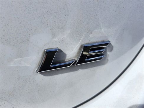 Used 2021 Toyota Camry LE image 5