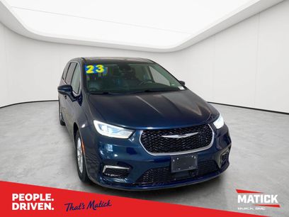 Used 2023 Chrysler Pacifica Touring-L
