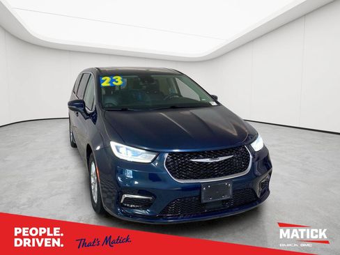 Used 2023 Chrysler Pacifica Touring-L FWD image 1
