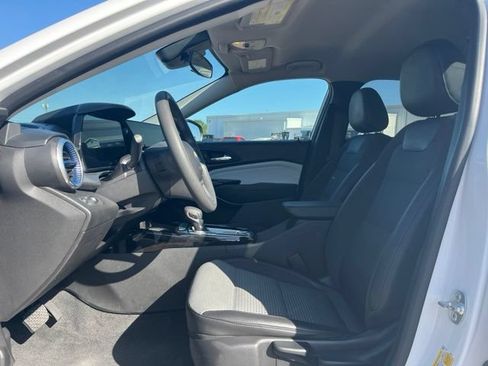 Used 2025 Chevrolet Trax LT FWD image 15