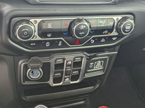 Used 2023 Jeep Gladiator Overland AWD/4WD image 18