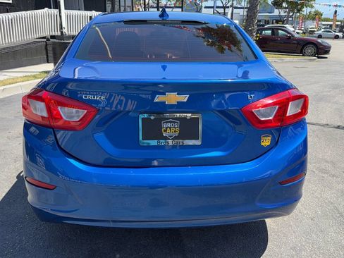 Used 2017 Chevrolet Cruze LT w/ Convenience Package FWD image 7