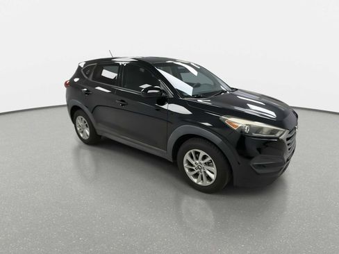 Used 2017 Hyundai Tucson SE FWD image 2