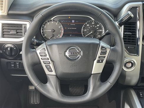 Used 2021 Nissan Titan SV w/ SV Convenience Package image 18