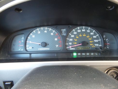 Used 2002 Toyota 4Runner SR5 AWD/4WD image 34