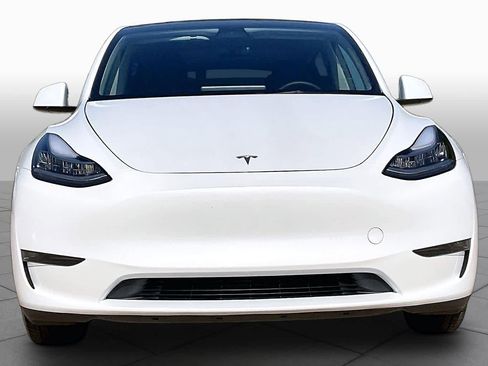 Used 2023 Tesla Model Y AWD image 3